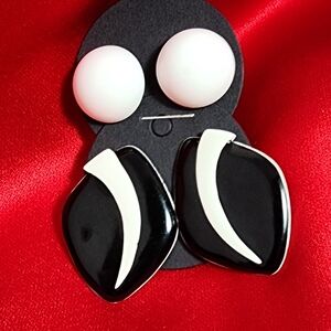 Retro Style Black & White Earring Set